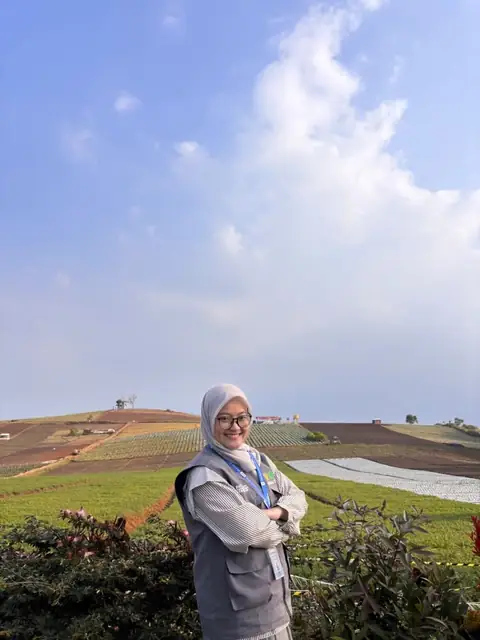 Dokumentasi kunjungan dengan panorama Bukit Jengkoang