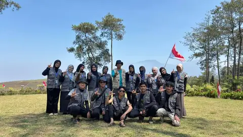 Dokumentasi kelompok di kawasan Bukit Jengkoang